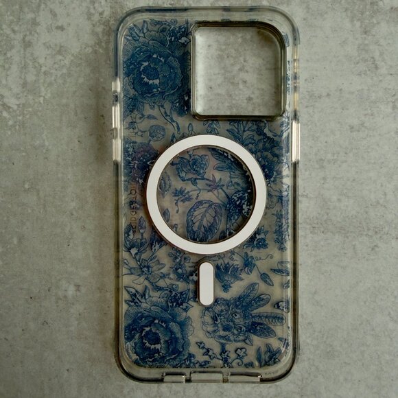 Bridgerton x Elizabeth James Case with MagSafe for iPhone 15 Pro Max - Regency - Picture 4 of 7